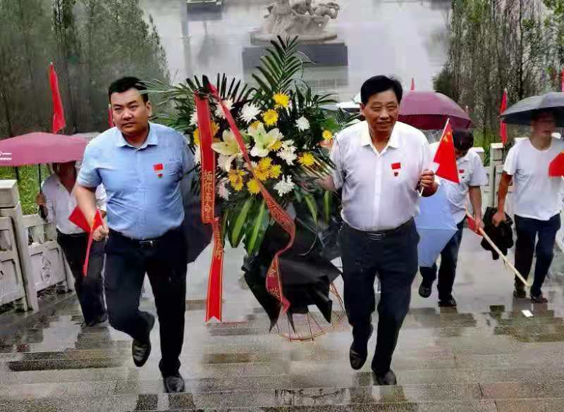 寶業絲絹公司黨委到牛蹄嶺戰斗遺址開展主題黨日活動